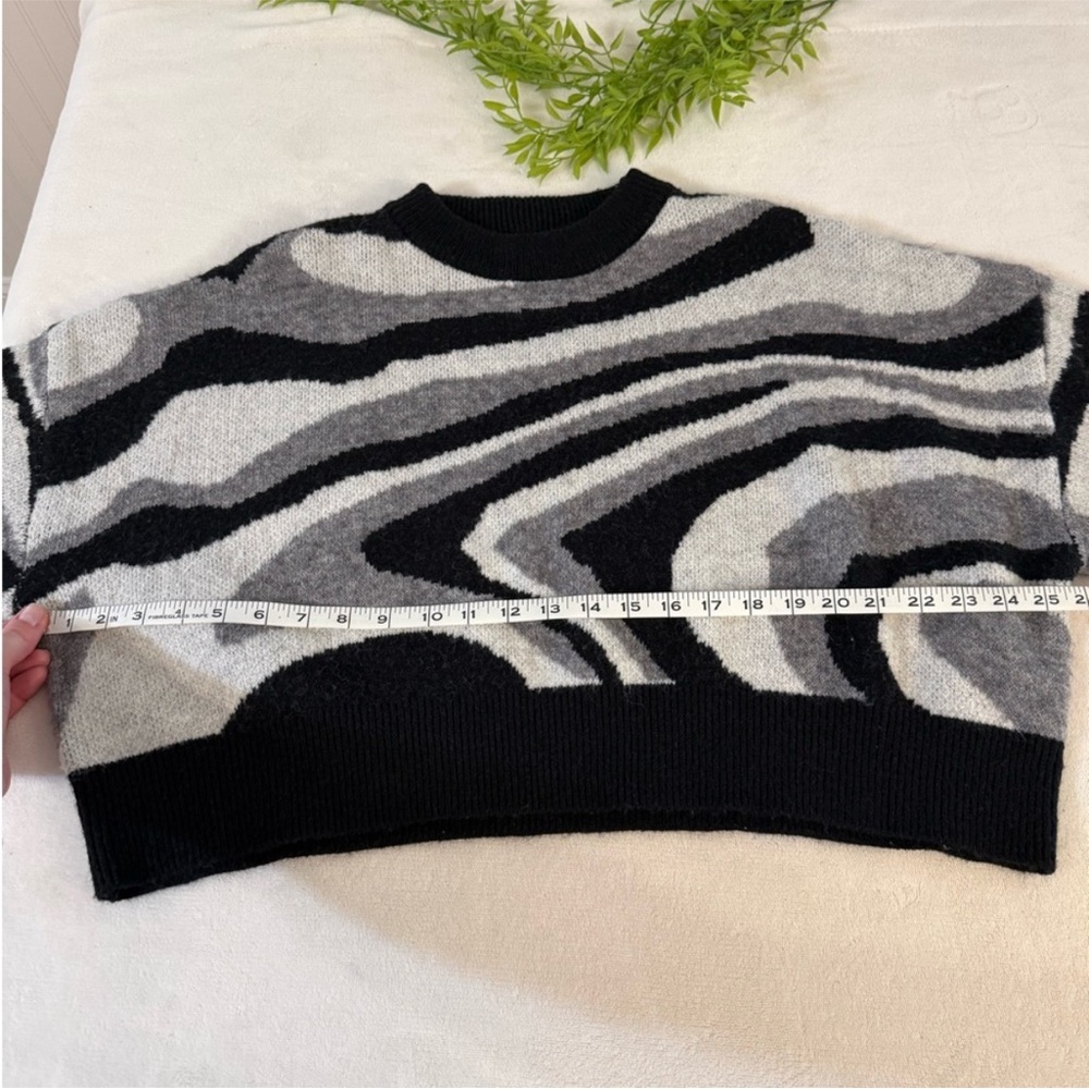 Dry Goods | Abstract Sweater - Picture 4 of 6
